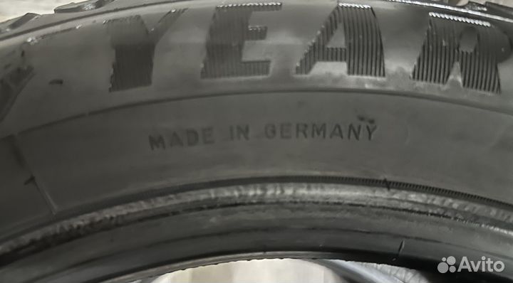 Goodyear Ultragrip Ice Arctic 215/55 R17