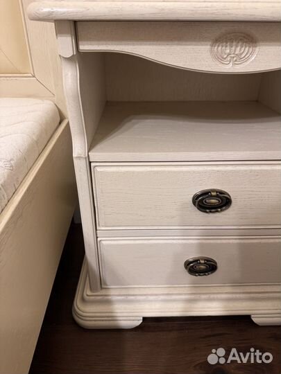 Тумба прикроватная из массива дуба