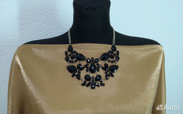 Комплект бижутерии серьги и колье