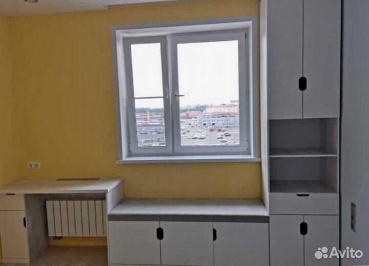 Рабочая зона в углу у окна