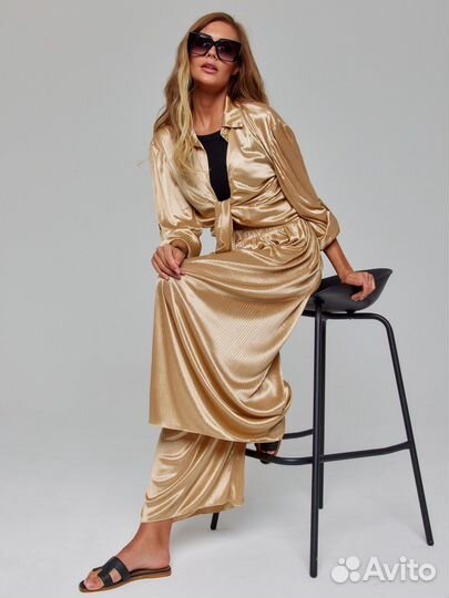 Золотой женский костюм двойка