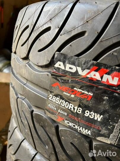 Yokohama Advan Neova AD08R 285/30 R18