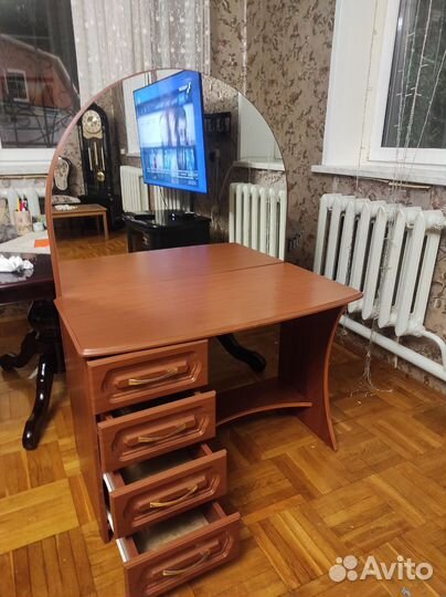 Туалетный столик