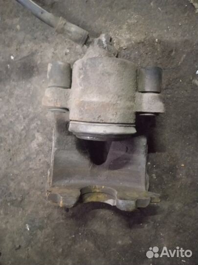 Суппорт тормозной Volkswagen Golf