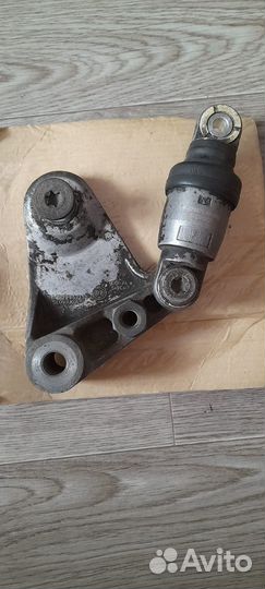 Натяжитель приводного ремня Nissan cabstar