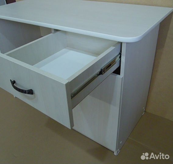 Стол письменный