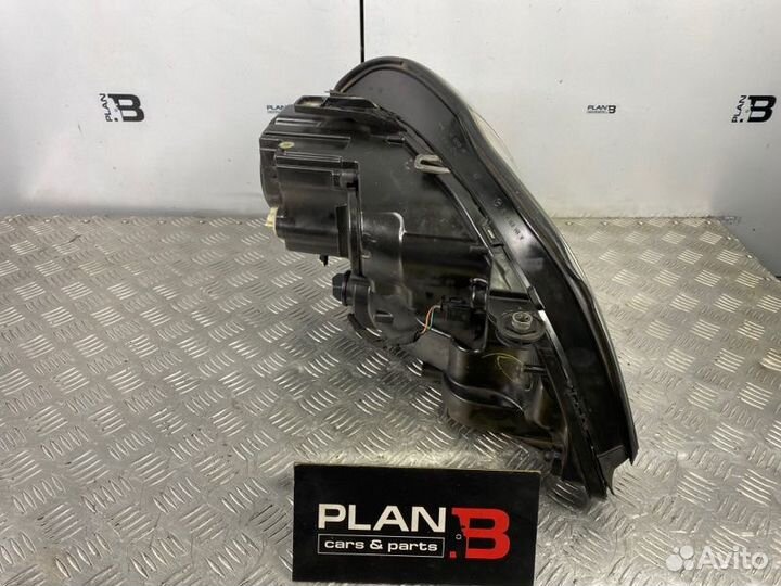 Фара ксеноновая передняя левая Mercedes-Benz