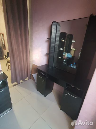 Тумба с зеркалом для парикмахера