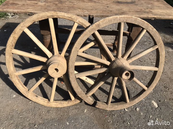 Деревянные колеса от телеги