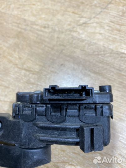 Педаль газа Audi A4 B7 301068