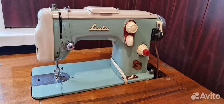 Швейная машина LADA 237-1 (Чехословакия)