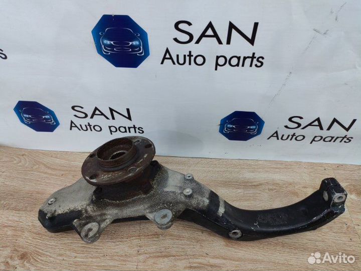 Кулак поворотный передний левый Bmw X5 Рест E70