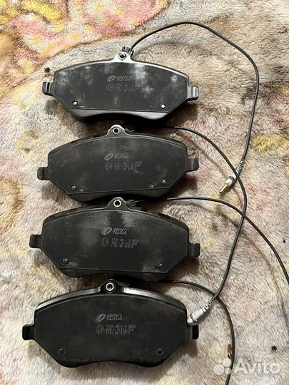 Тормозные колодки перед Pegueot 407