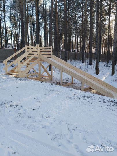 Зимние деревянные горки