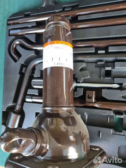 Домкрат с инструментами для Toyota LC Prado