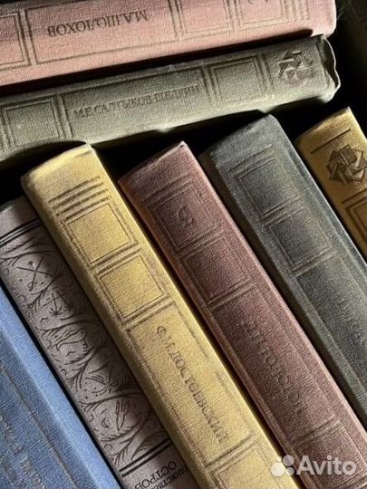 Винтажные книги красивые цвета