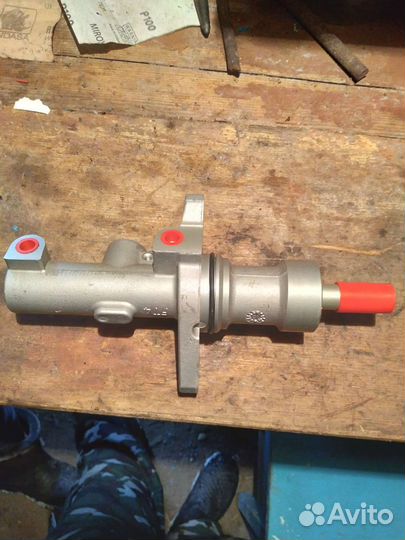 Главный тормозной Mercedes-Benz