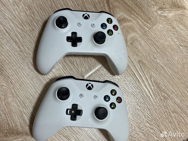 Xbox One S 2 геймпада