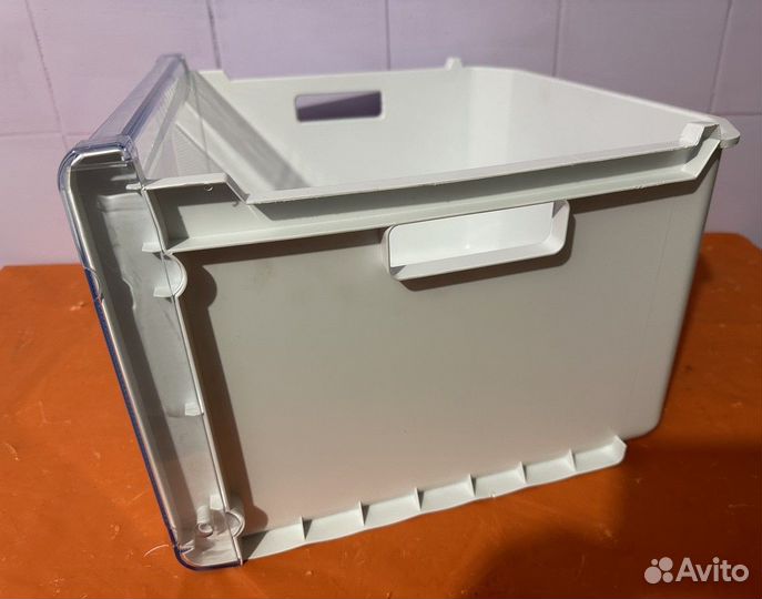 Средний ящик морозильной камеры холодильника Bosch