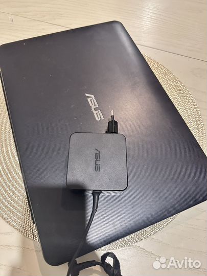 Ноутбук asus X554L