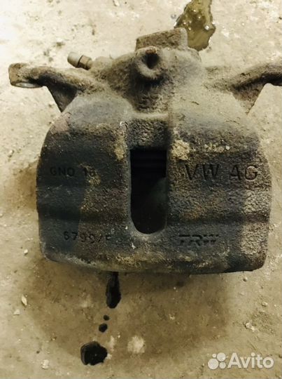 Продам правый передний тормозной суппорт на Vw Tig