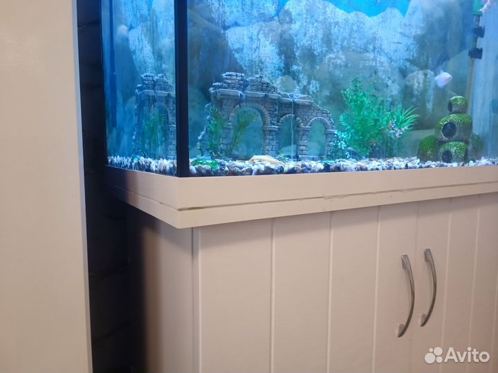 Продам аквариум +внутрянка