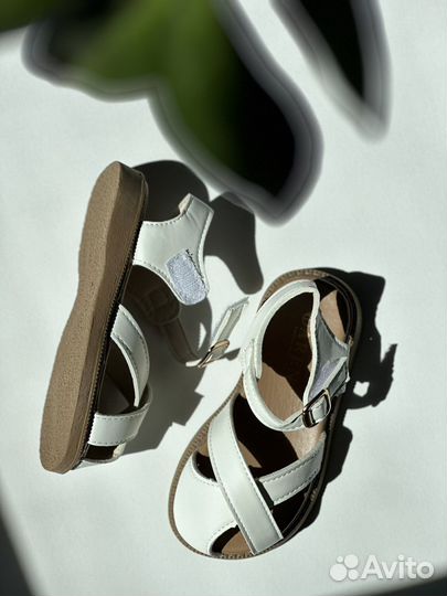 Сандали для девочки новые