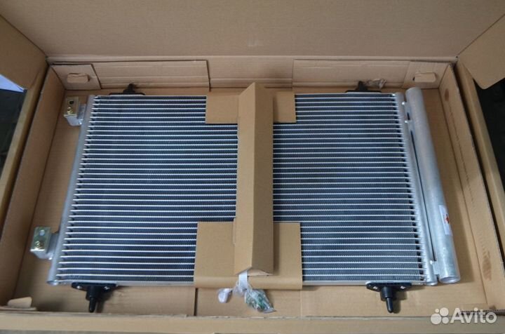 Радиатор кондиционера Nissens для Renault