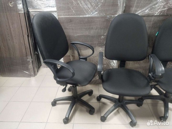 Офисное кресло