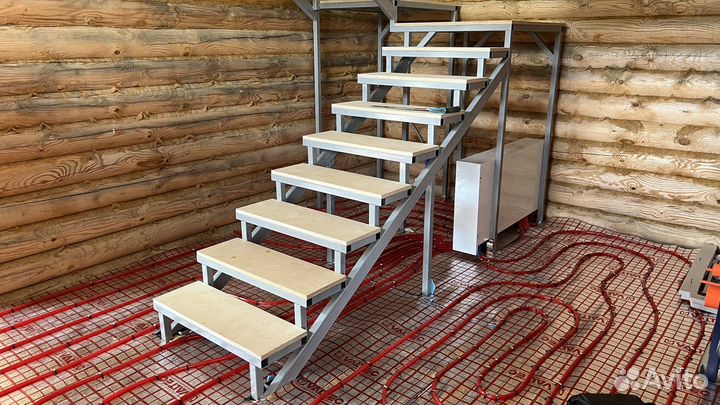 Металокаркас лестницы