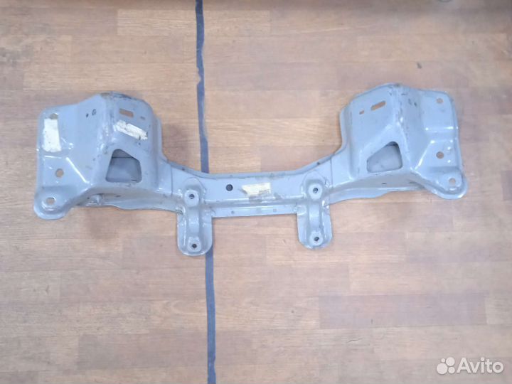 Балка Nissan Skyline laurel (C32)