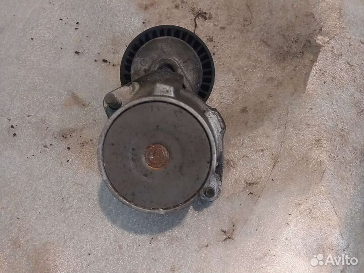 Ролик с натяжителем ремня генератора BMW3 E46