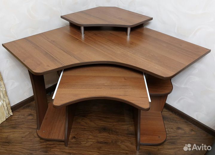 Продам компьютерный стол бу