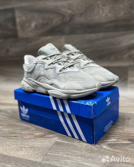 Кроссовки adidas ozweego