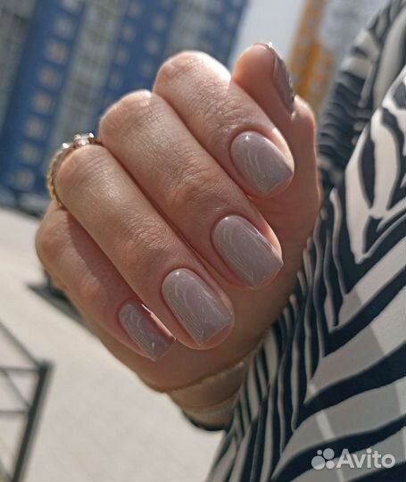 Маникюр в салоне