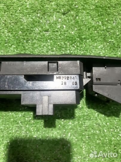 Блок управления стеклоподъемниками Mitsubishi Cari