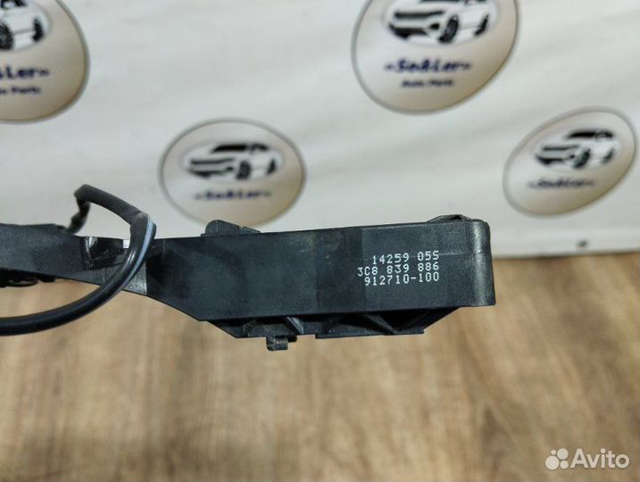 Кронштейн ручки двери задний правый Volkswagen