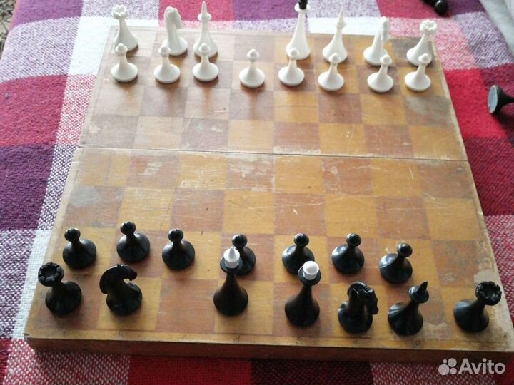 Шахматы штучно 30руб,фигурка