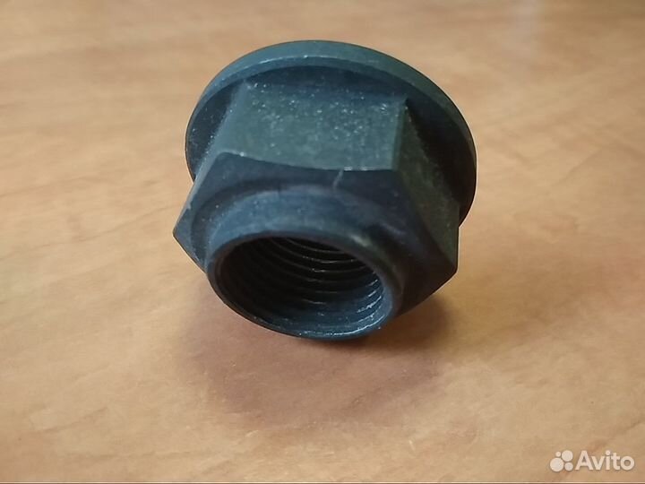 Гайка хвостовика главной пары на JCB 826/01483