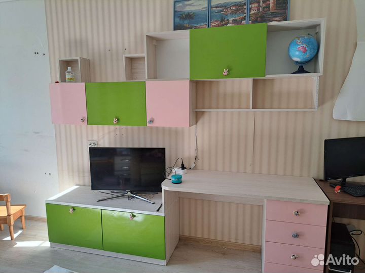 Уголок школьника стол со шкафчиками