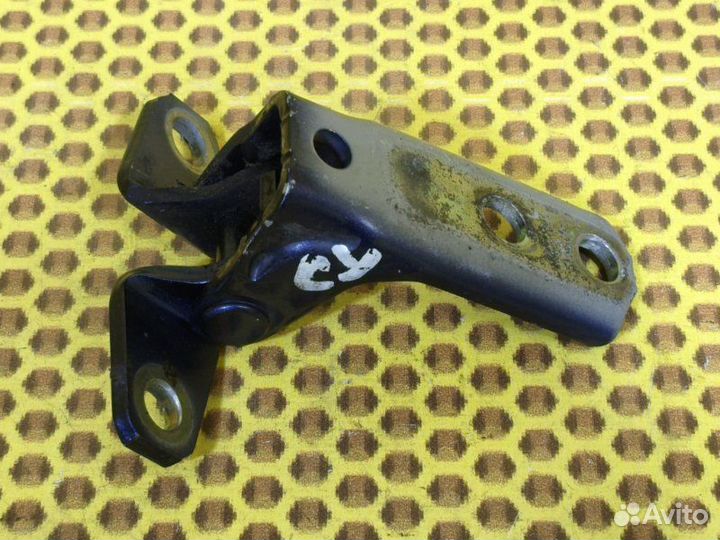 Петля двери передняя верхняя правая Mitsubishi