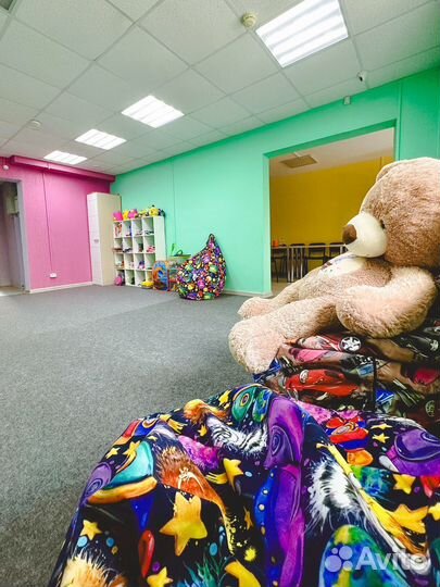 Продам пуфики, шкафы, стеллажи, столы, обувницы