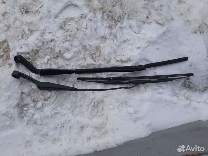 Поводок стеклоочистителя priora