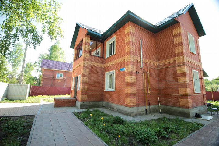 Коттедж 242,6 м² на участке 6,5 сот.