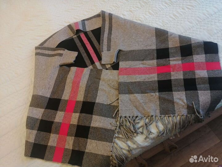 Женский палантин с рукавами