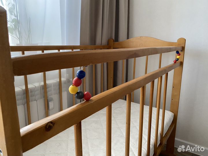 Детская кроватка с матрасом и 2 кпб