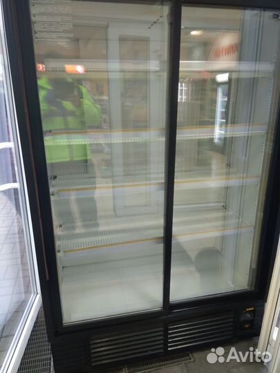 Холодильный шкаф двухдверный