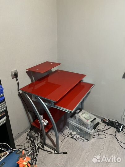 Комьютерный стол стеклянный