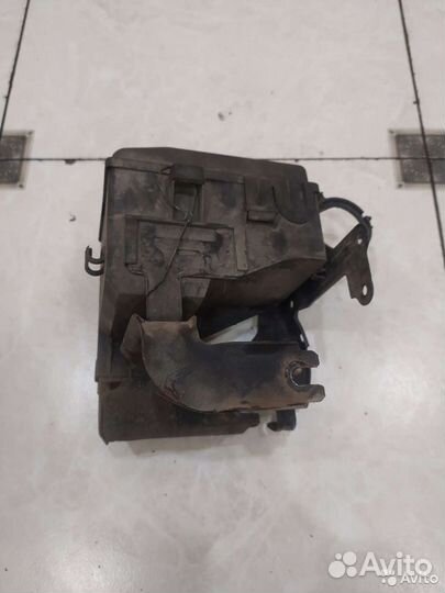 Корпус блока предохранителей Opel Astra G