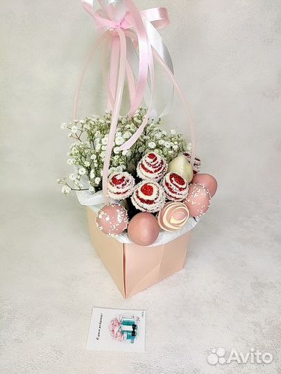 Клубника в шоколаде и гипсофила. Букет из клубники